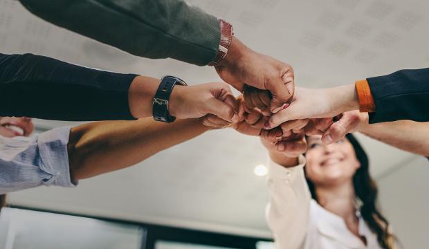 Vorschaubild für das Training Teambuilding für ein starkes Wir-Gefühl: Aus Einzelkämpfer:innen wird ein echtes Team
